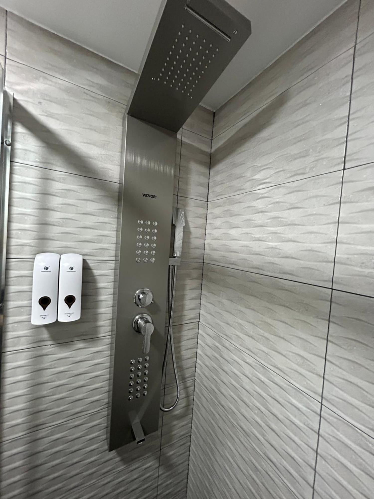 Habitacion Con Jacuzzi Y Bano Privado — Photos 1